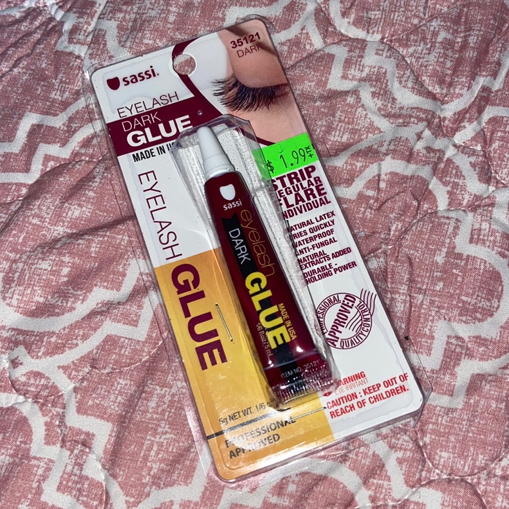 Eyelashes glue
